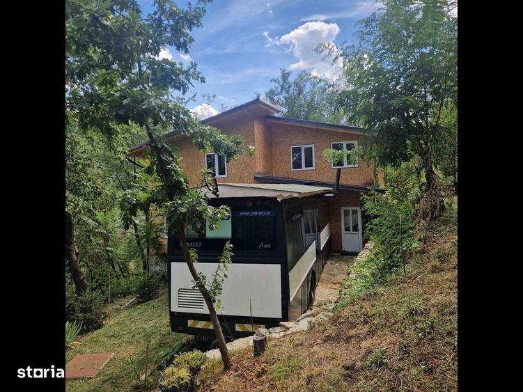 Casă cu 4 camere în Strungari