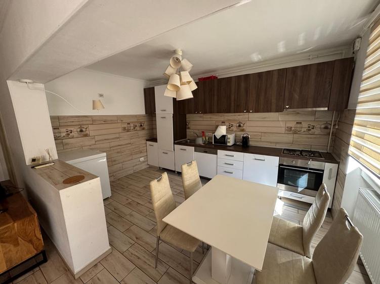 Apartament cu 4 camere decomandat în Ultracentral