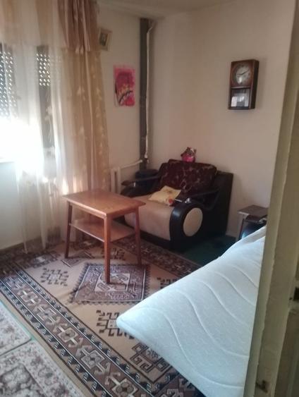 Apartament cu 3 camere semidecomandat în Crâng