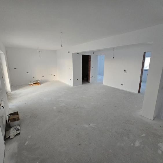Apartament cu 3 camere decomandat în Sântandrei