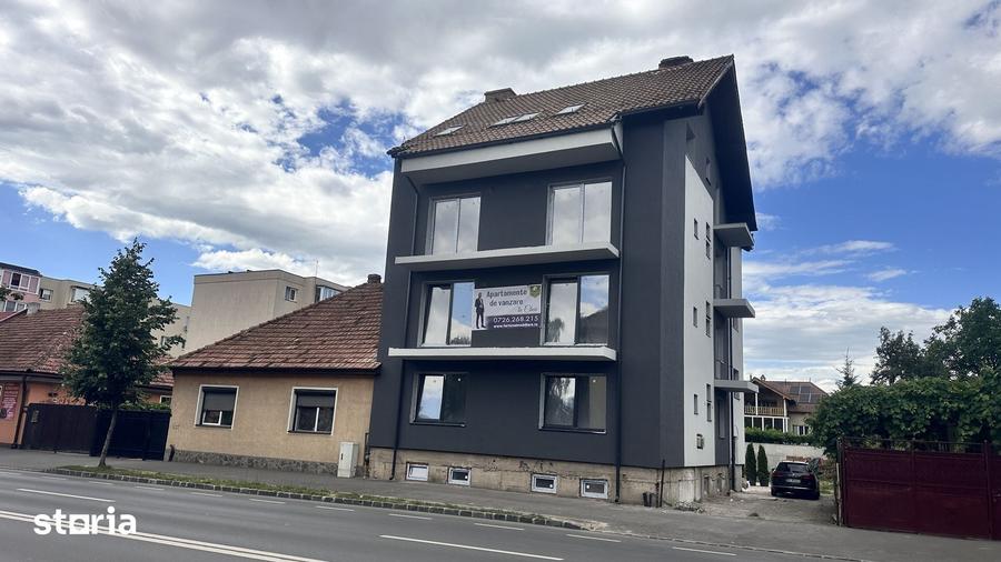 Apartament cu 3 camere decomandat în Tractorul