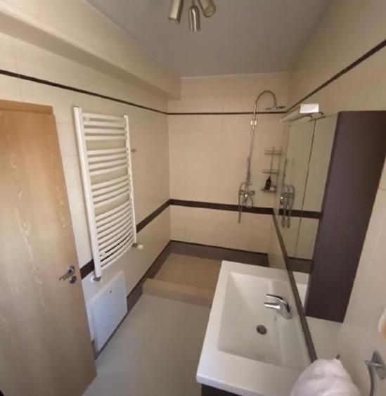 Apartament cu 5 camere decomandat în Herăstrău