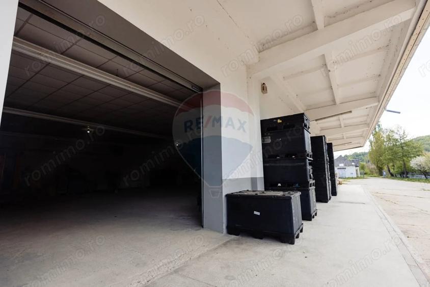 Spațiu comercial, de 2,400 mp, în Central