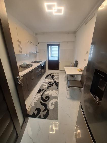 Apartament cu 2 camere decomandat în Micro 11