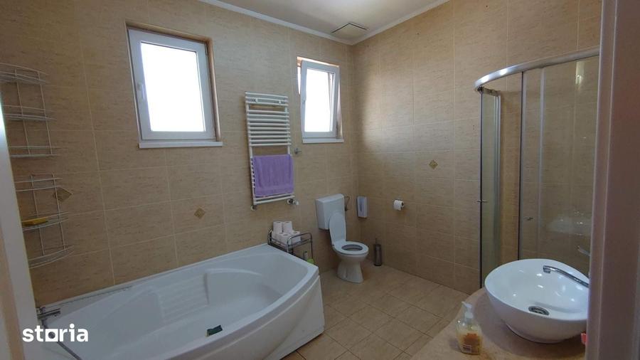 Spațiu comercial, de 200 mp, în Central