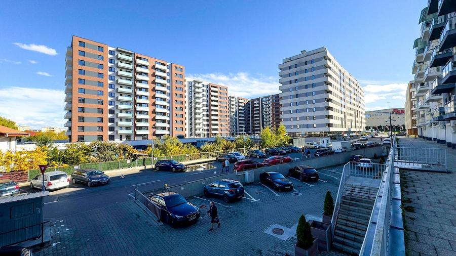 Apartament cu 2 camere semidecomandat, mobilat în Între Lacuri