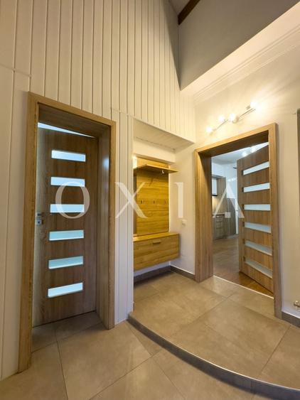 Casă individuală cu 7 camere cu Canalizare în Rogerius