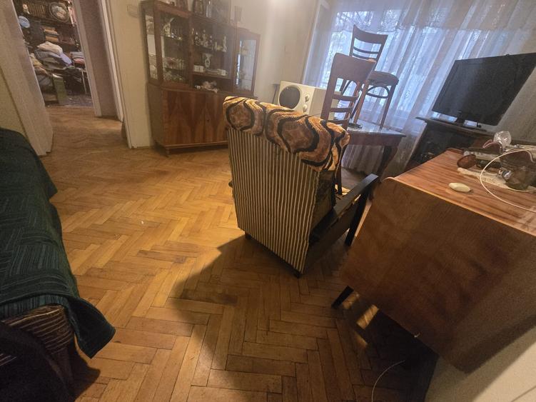 Apartament cu 2 camere semidecomandat în Podu Roș