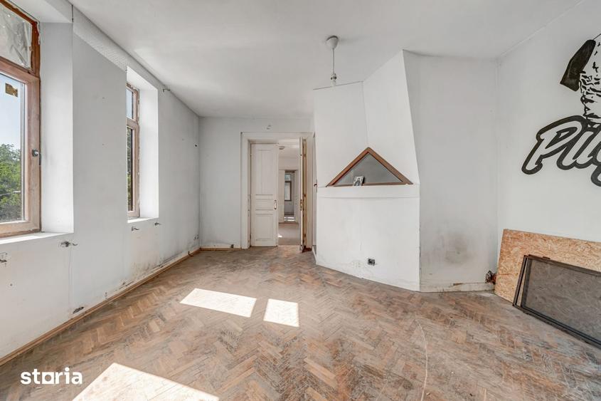 Casă cu 7 camere cu Teren 135 Mp în Vitan