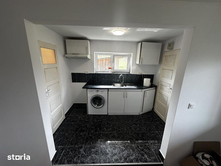 Casă cu 2 camere cu Teren 2700 Mp în Mica