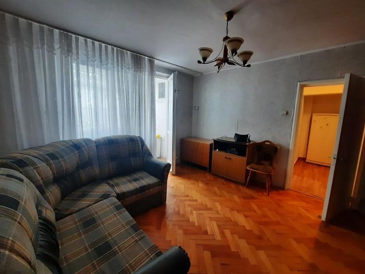 Apartament cu 3 camere semidecomandat în Dărmănești
