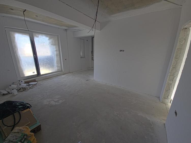 Apartament cu 2 camere decomandat în Tomis Plus