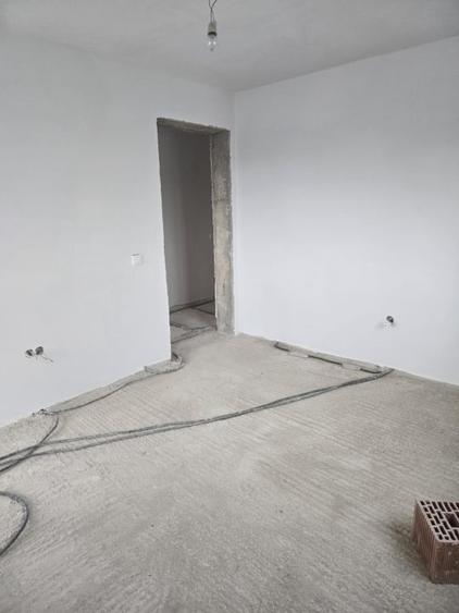 Casă individuală cu 4 camere cu Garaj în Bucov