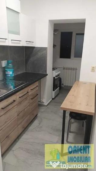 Garsonieră decomandată în Far