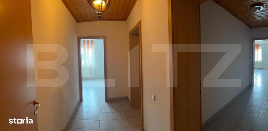 Spațiu comercial, de 730 mp, în Bran