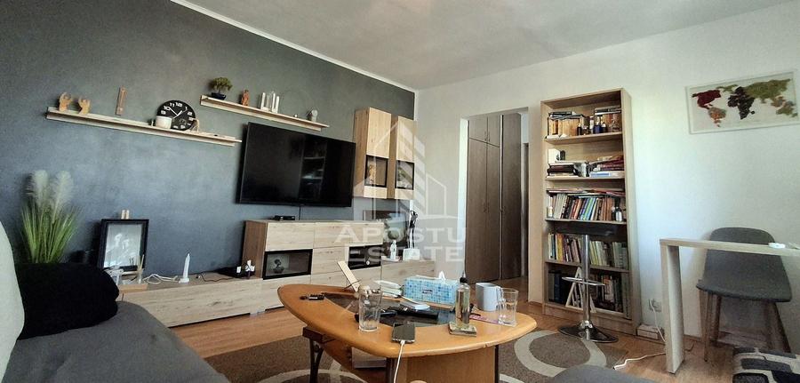 Apartament cu 2 camere semidecomandat, mobilat în Micălaca