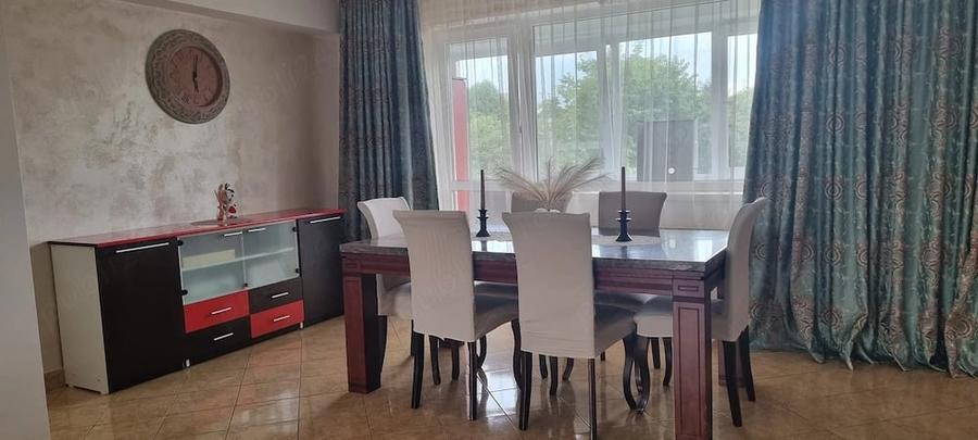 Apartament cu 3 camere decomandat în Tache