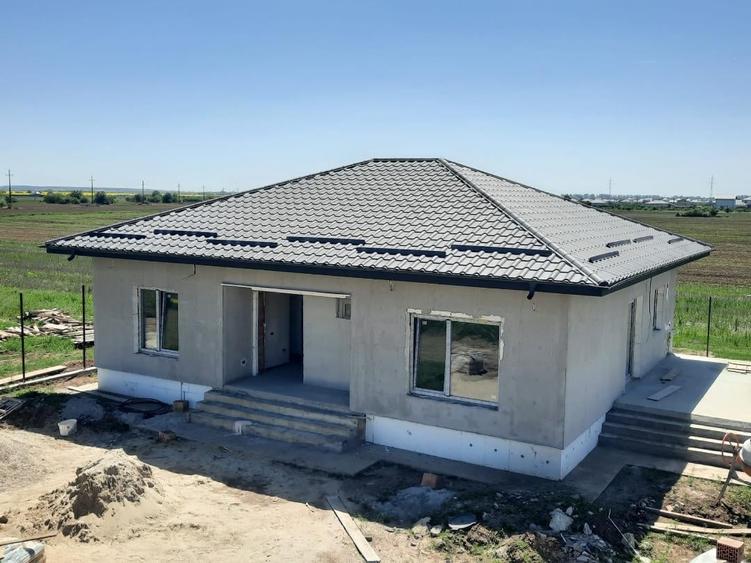 Casă individuală cu 4 camere cu Teren 400 Mp în Săbăreni