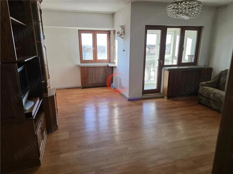 Apartament cu 4 camere decomandat în Simion Bărnuțiu