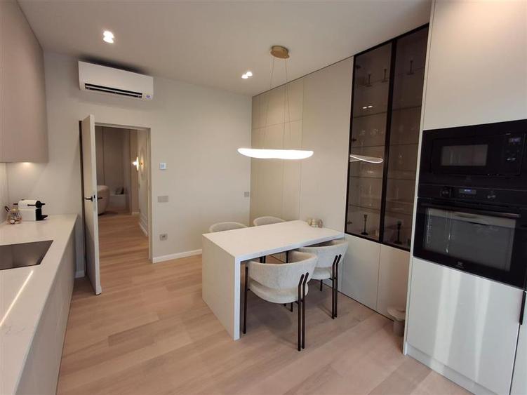 Apartament cu 3 camere decomandat în Exterior Sud