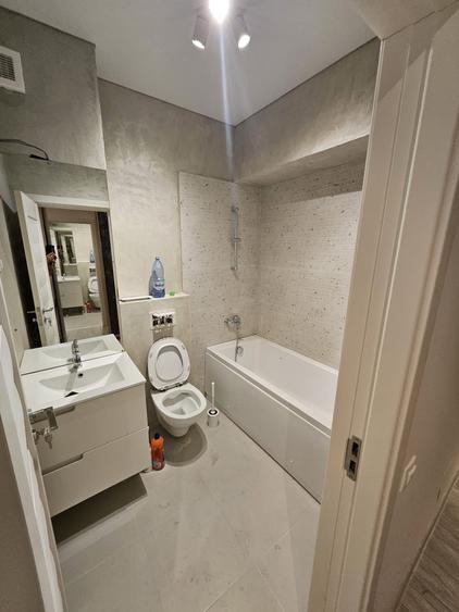 Apartament cu 3 camere decomandat în Faleză