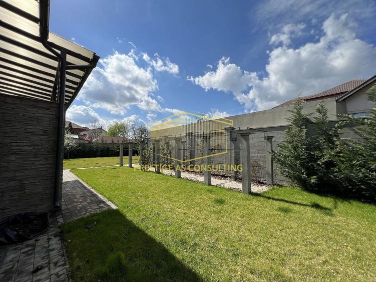 Casă individuală cu 7 camere cu Canalizare în Lipovei