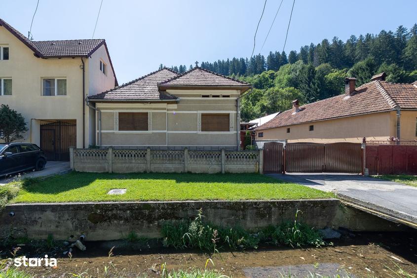 Casă cu 4 camere cu Teren 1000 Mp în Poiana Mărului