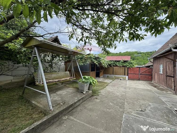 Casă cu 7 camere cu Teren 1026 Mp în Dârlos