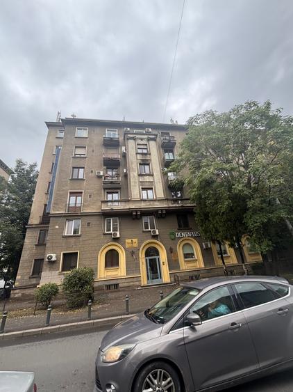 Apartament cu 2 camere decomandat în P-ța Victoriei