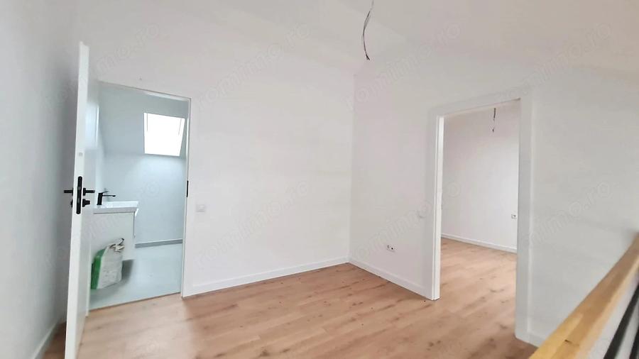 Apartament cu 3 camere semidecomandat în Turnișor