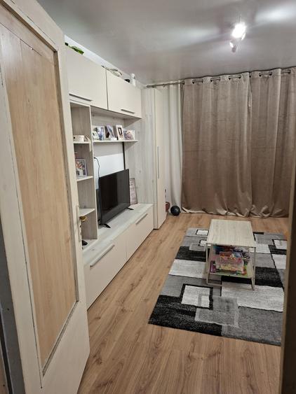 Apartament cu 4 camere decomandat în Feldioara