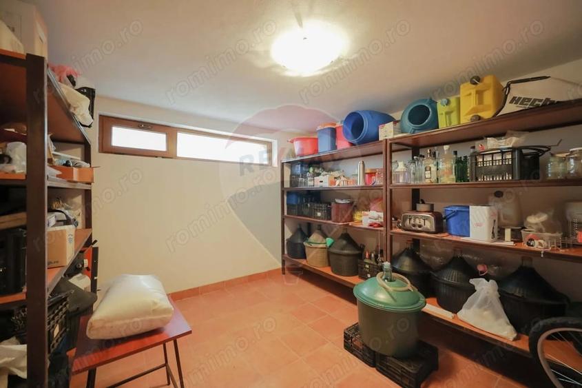 Casă cu 5 camere cu Teren 1000 Mp în Sânmartin