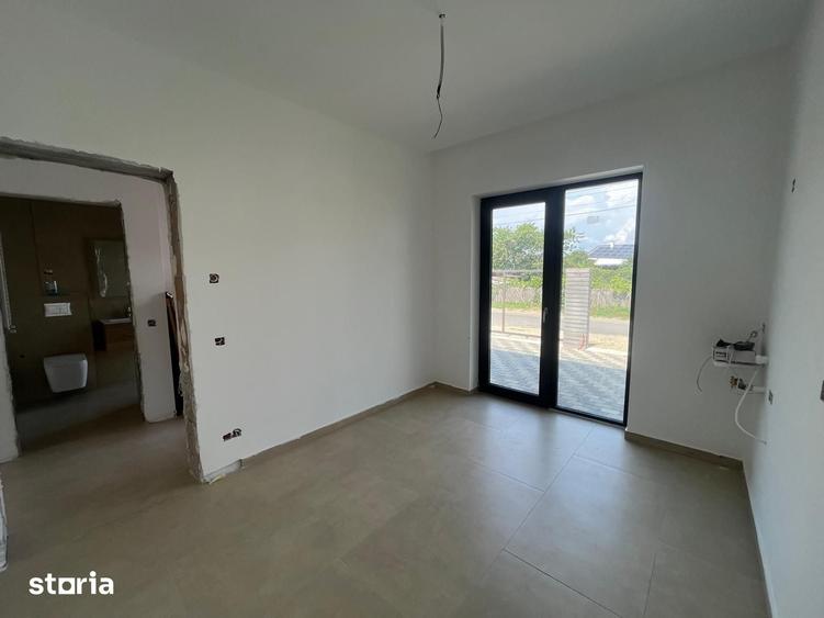 Casă cu 6 camere cu Teren 300 Mp în Tunari