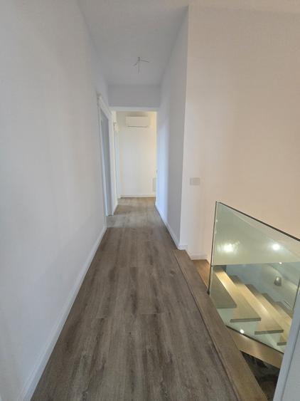 Penthouse cu 4 camere decomandat, mobilat în Centru Civic