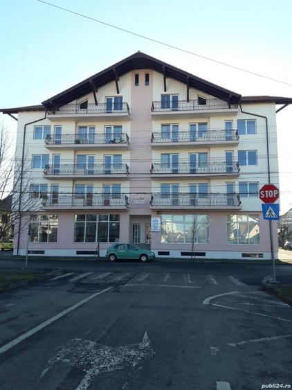 Apartament cu 5 camere decomandat în Calea Dumbrăvii