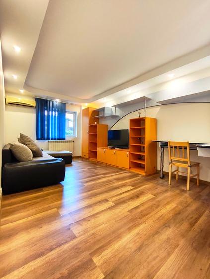 Apartament cu 2 camere decomandat, mobilat în Central