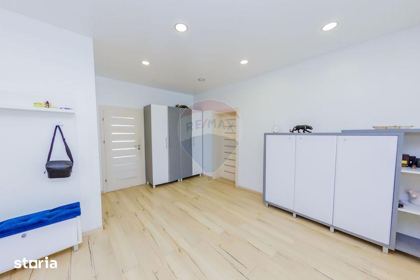 Apartament cu 4 camere în Progresul