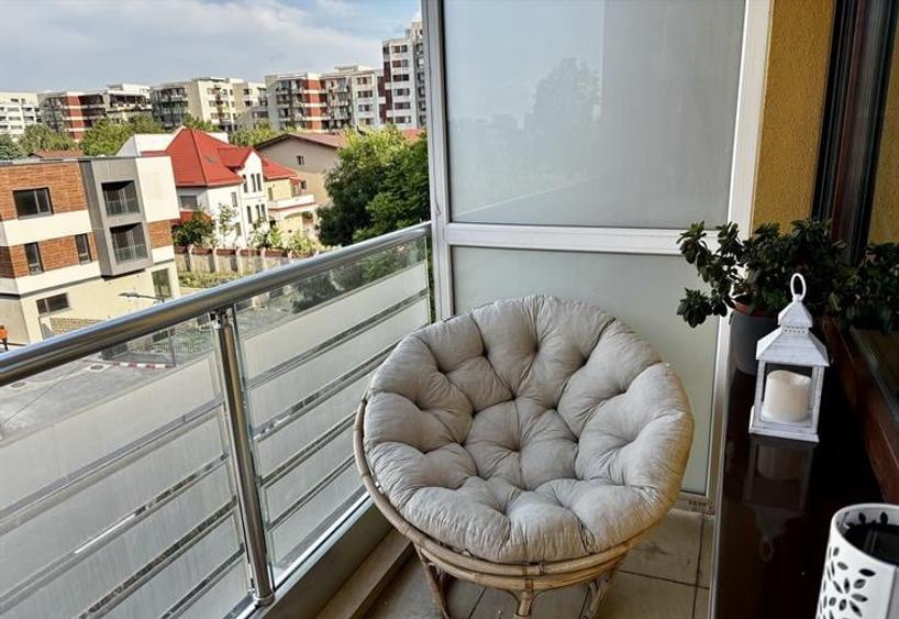 Apartament cu 3 camere semidecomandat, mobilat în Pipera