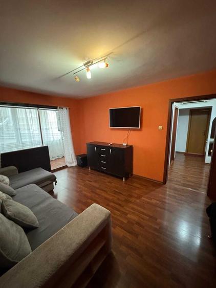 Apartament cu 3 camere decomandat în Exterior Vest