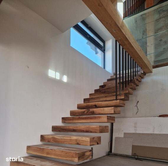Apartament cu 5 camere în Aviatorilor