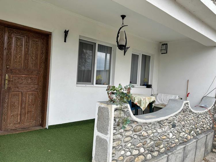 Casă cu 4 camere cu Teren 1875 Mp în Mihăești