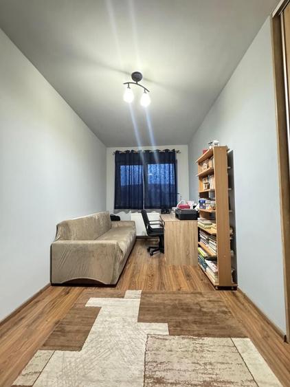 Apartament cu 3 camere decomandat în Florești
