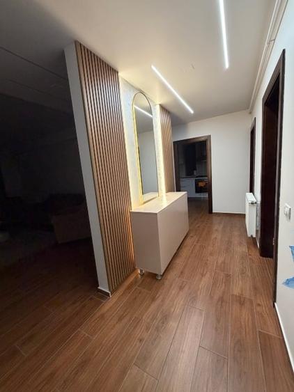 Apartament cu 3 camere decomandat, mobilat în Central