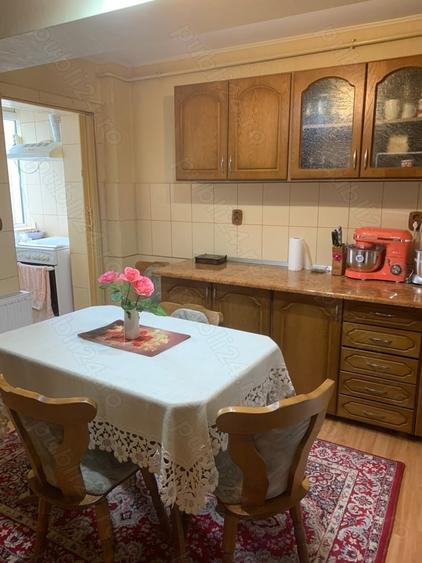 Apartament cu 3 camere decomandat în Caracal