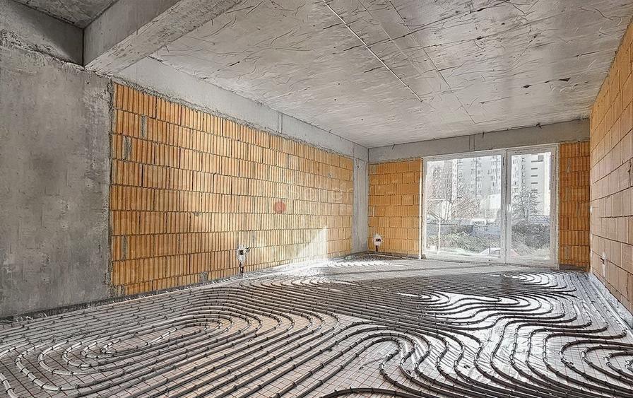 Apartament cu 3 camere decomandat în Noua