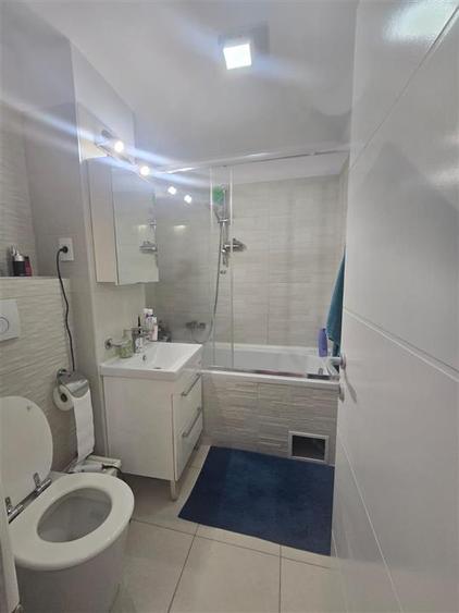 Apartament cu 3 camere decomandat, mobilat în Central