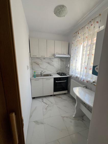 Garsonieră decomandată în Central