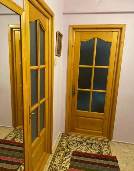 Apartament cu 3 camere semidecomandat, mobilat în Tătărași