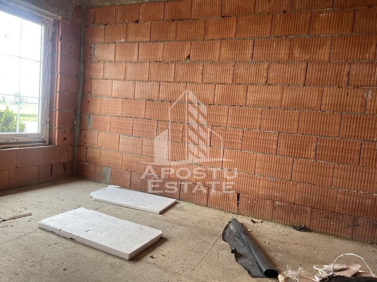 Duplex cu 4 camere cu Canalizare în Cornești