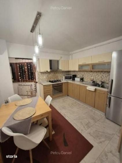 Apartament cu 3 camere semidecomandat în Sat Vacanță